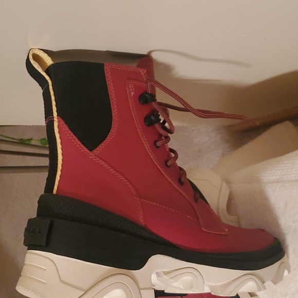 Sorel Waterproof Lace-up Boots - Picture 7 of 13